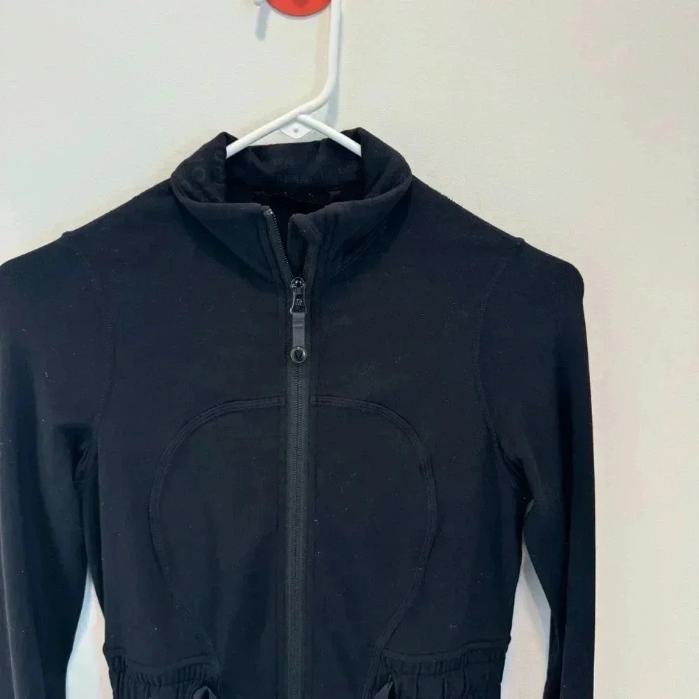 Lululemon womwens jacket size 4